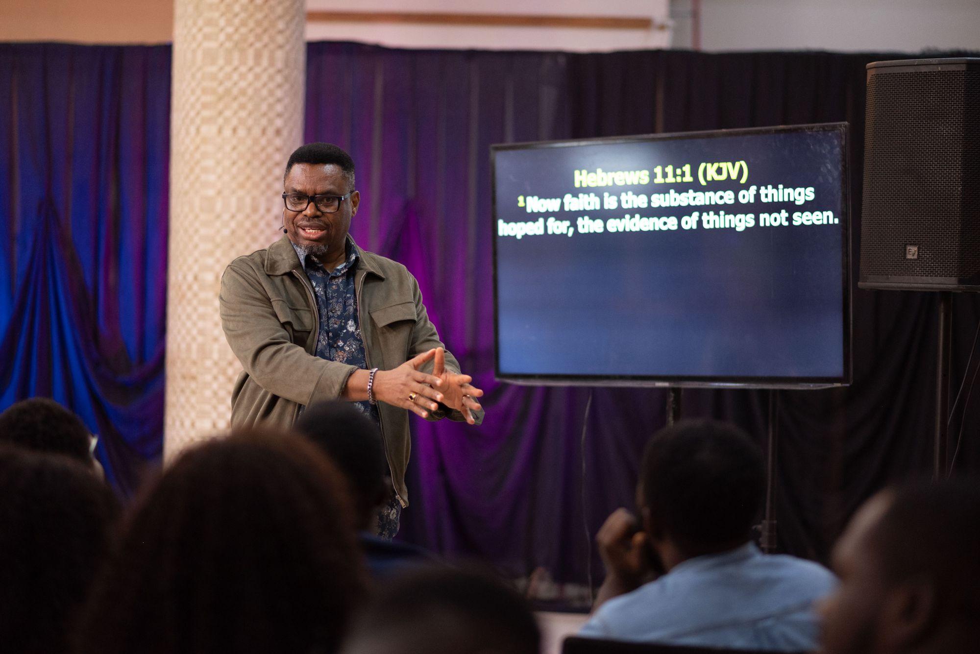 Speaker teaching on Hebrews 11:1